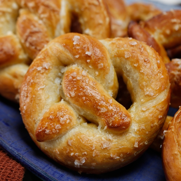 Soft Pretzels with Queso Dip