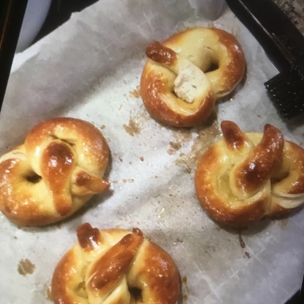 Soft Pretzels with Queso Dip