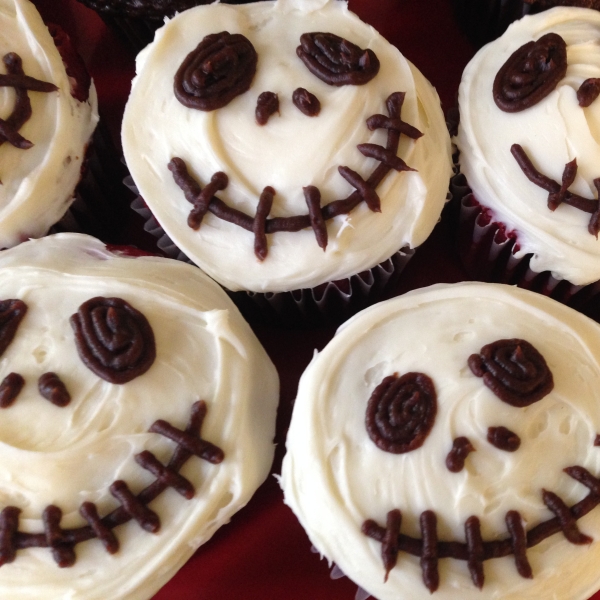 Creepy Halloween Skull Cupcakes