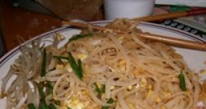 Chicken Pad Thai with Peanut Sauce