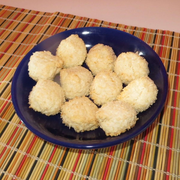 Four-Ingredient Gluten-Free Italian Coconut Cookies