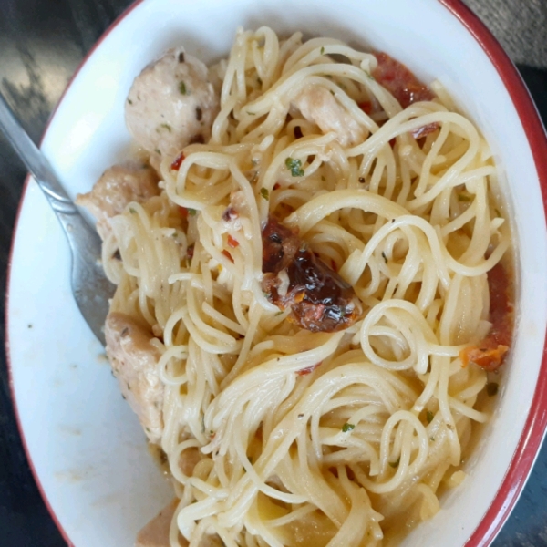 Chicken, Garlic, and Sundried Tomato Pasta