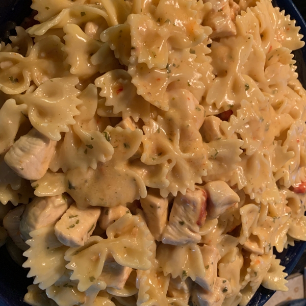 Chicken, Garlic, and Sundried Tomato Pasta