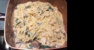 New Year Spinach Fettuccine with Scallops