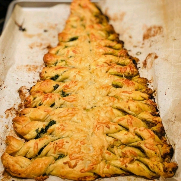 Spinach and Ricotta Puff Pastry Christmas Tree