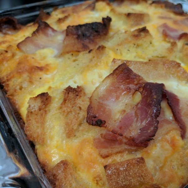 Cheesy Bacon and Egg Brunch Casserole