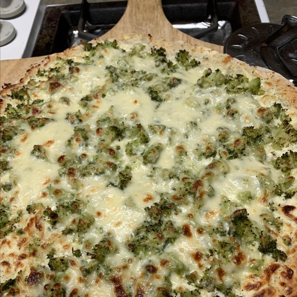 Fast and Easy Ricotta Cheese Pizza with Mushrooms, Broccoli, and Chicken