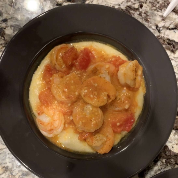 Garlic Cheese Grits with Shrimp
