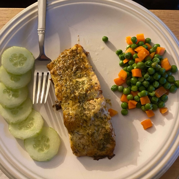 Salmon Fillets with Creamy Dill