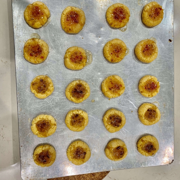 Cheesy Thumbprint Appetizers with Hot Pepper Jelly