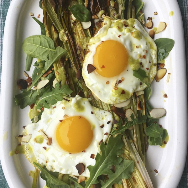 Roasted Leeks with Eggs (Paleo and Keto-Friendly)