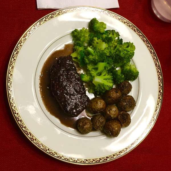 Manhattan Filet with Pan Sauce Bordelaise