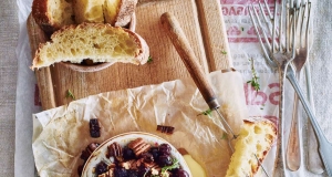 Baked Camembert with Apple-Pecan Topping
