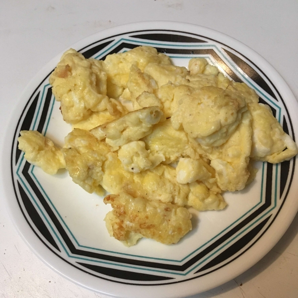 Easy Fluffy Scrambled Eggs