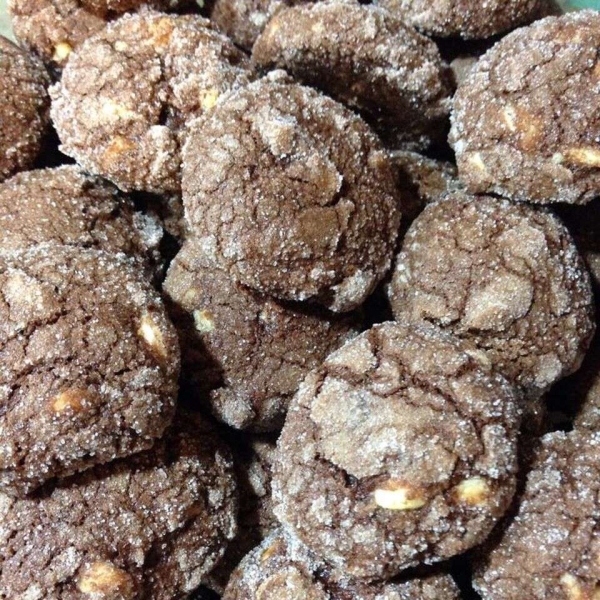 Fudgy Chocolate Crackle Cookies