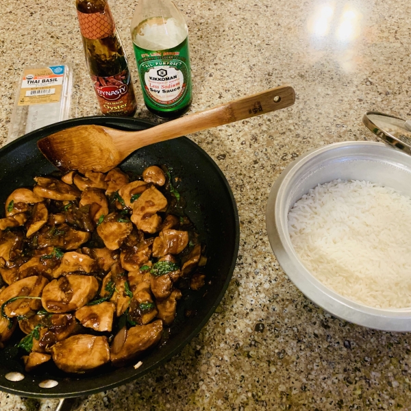 Authentic Thai Basil Chicken (Very Easy and Fast)