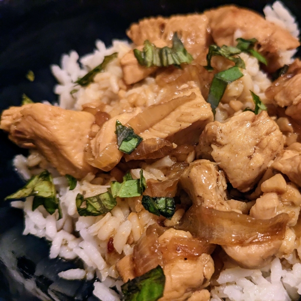 Authentic Thai Basil Chicken (Very Easy and Fast)