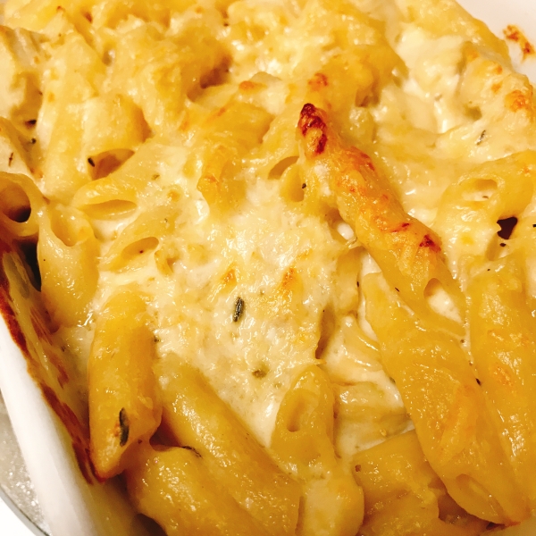 Cheesy Chicken Alfredo Pasta Bake