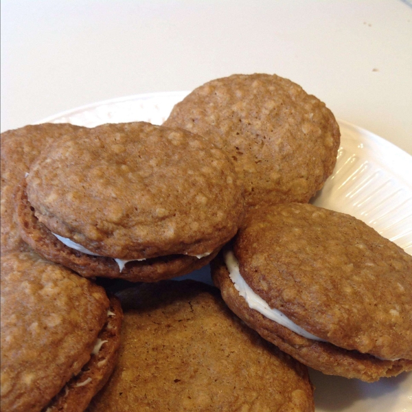 Oatmeal Cinnamon Cream Pies