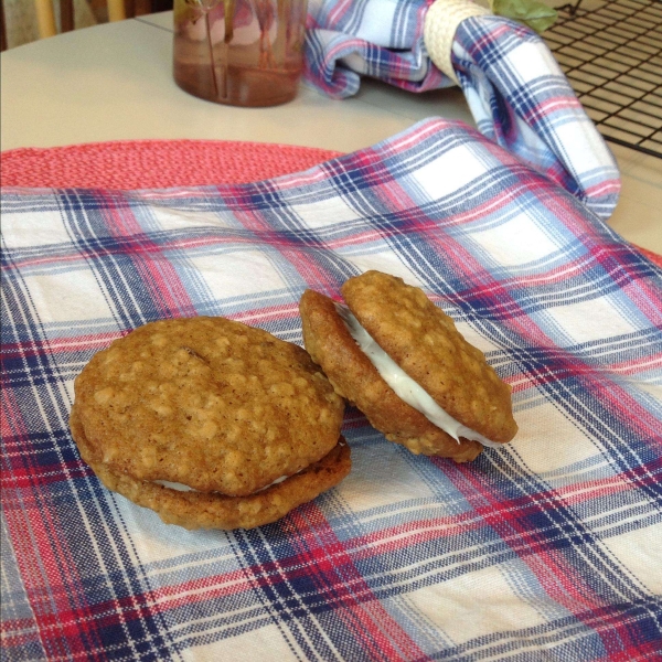 Oatmeal Cinnamon Cream Pies