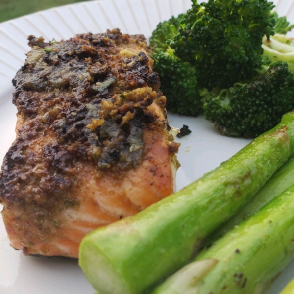 Grilled Salmon With Pesto Crust