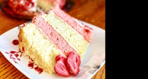 Strawberry Biscoff Crunch Cake