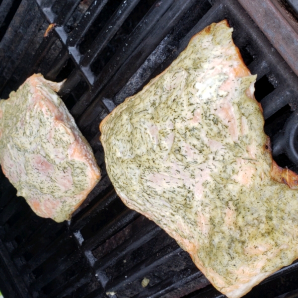 Grilled Salmon with Dill Sauce