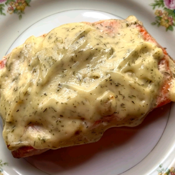 Grilled Salmon with Dill Sauce