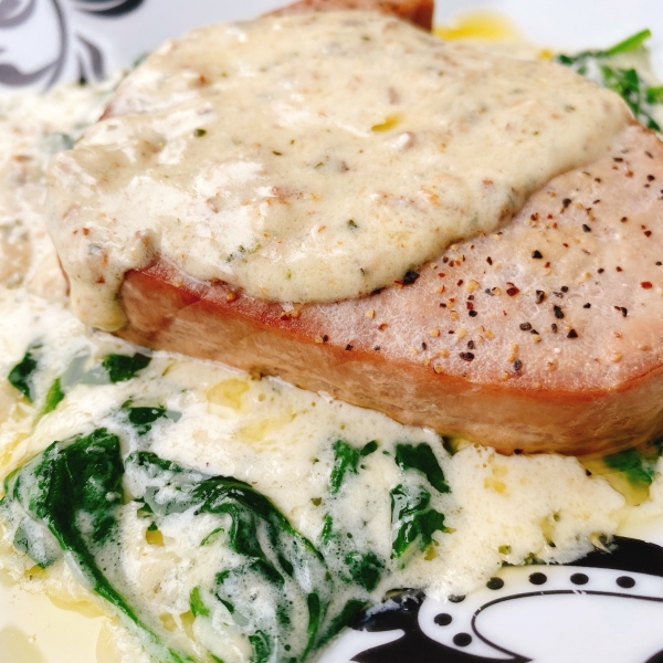 Tuna Steaks with Garlic-Herb Cream Sauce