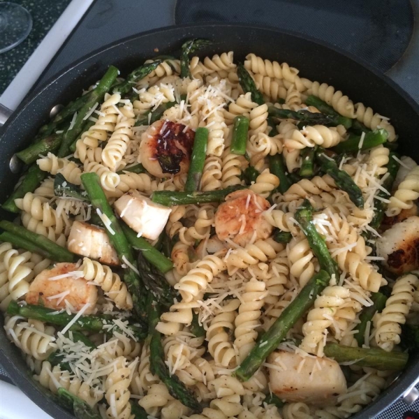 Basil Pan-Seared Scallops over Pasta