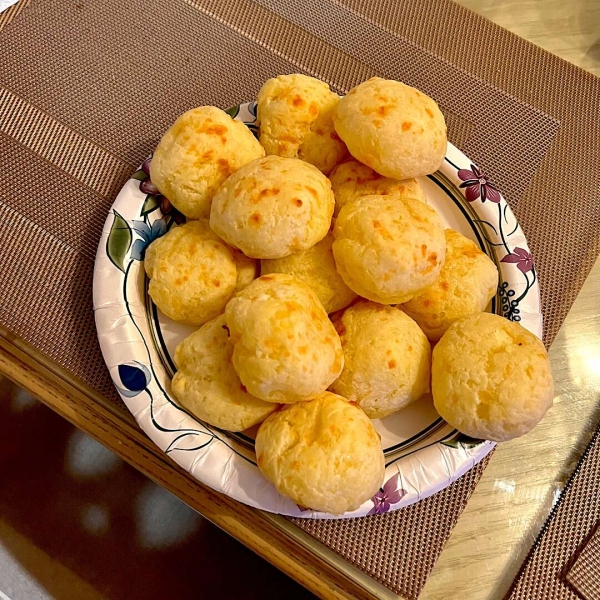 Brazilian Cheese Rolls (Pão de Queijo)