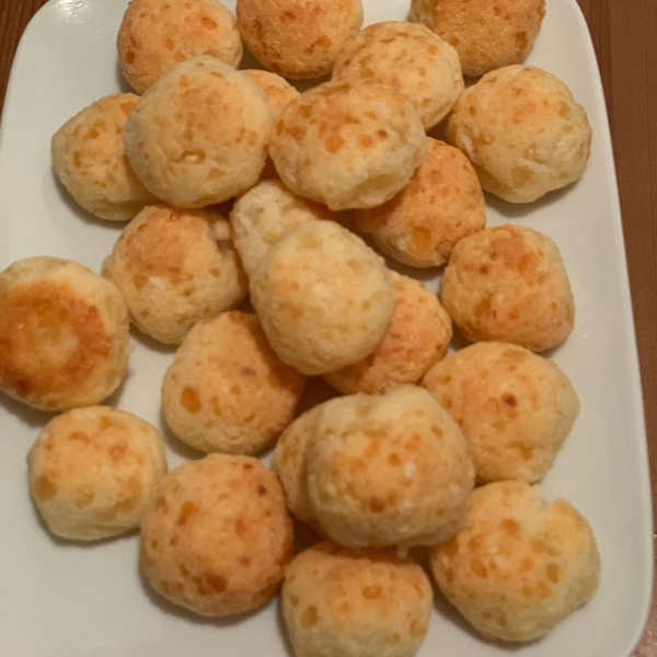 Brazilian Cheese Rolls (Pão de Queijo)