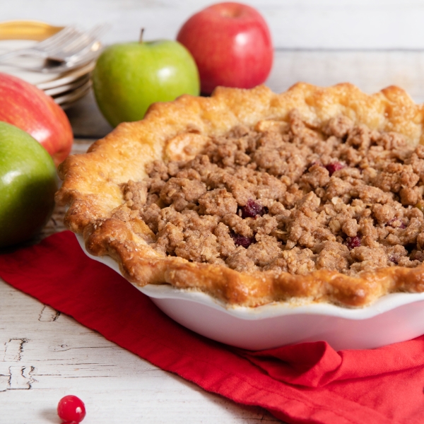 Reduced-Sugar Cranberry Apple Streusel Pie