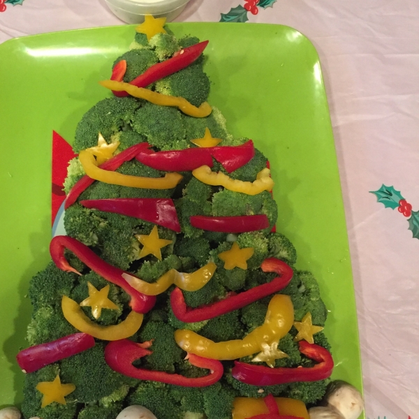 Vegetable Christmas Tree with Broccoli