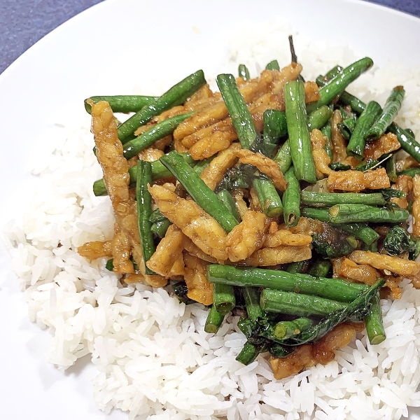 Sweet and Spicy Tempeh with Long Beans