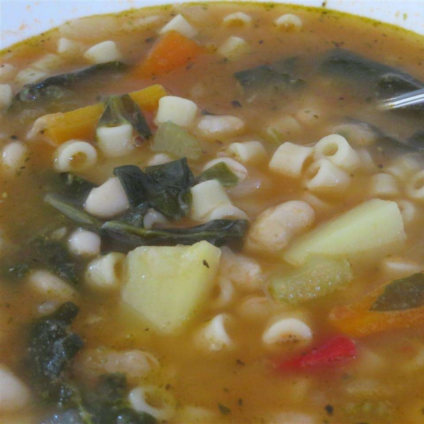 Italian Vegetable Soup with Beans, Spinach & Pesto