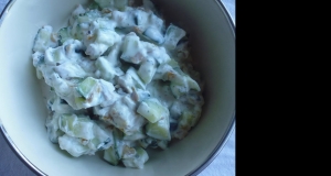 Masht-o Khiyaar (Persian Cucumber Salad with Sultanas and Walnuts)