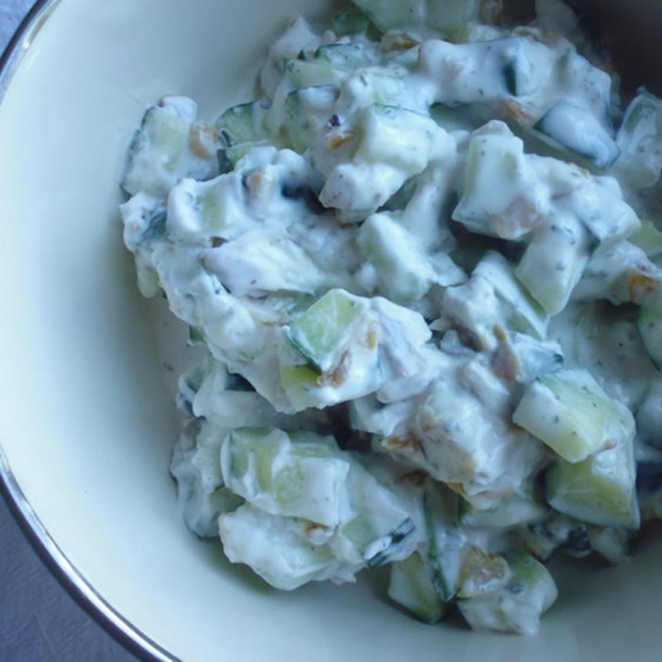 Masht-o Khiyaar (Persian Cucumber Salad with Sultanas and Walnuts)