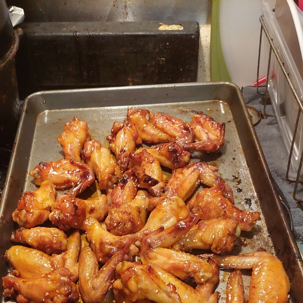 Crispy Honey Sriracha Chicken Wings