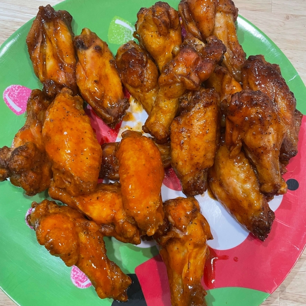 Crispy Honey Sriracha Chicken Wings