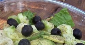 Green Salad with Dried Mint