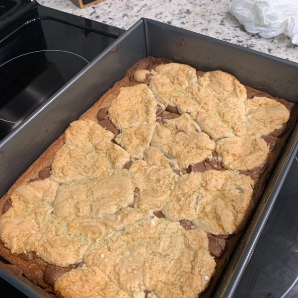 Chewy Rolo Cookie Bars