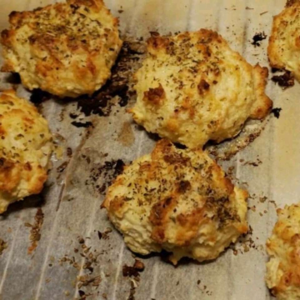 Quick Cheddar Garlic Biscuits