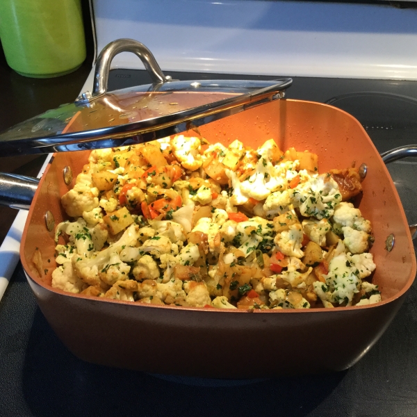 Gobi Aloo (Indian Style Cauliflower with Potatoes)