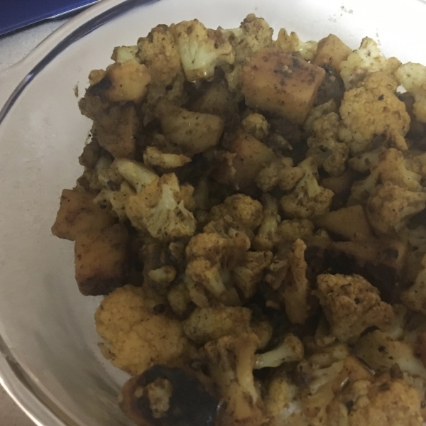 Gobi Aloo (Indian Style Cauliflower with Potatoes)