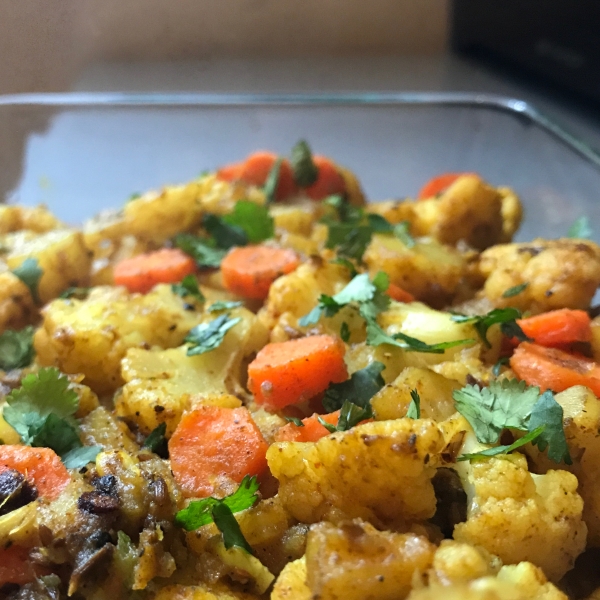 Gobi Aloo (Indian Style Cauliflower with Potatoes)