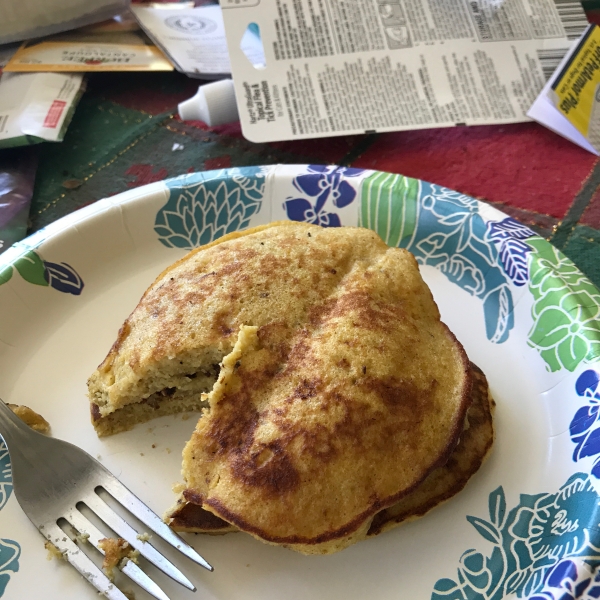 2-Ingredient Wheat-Free Banana Pancakes (Paleo)