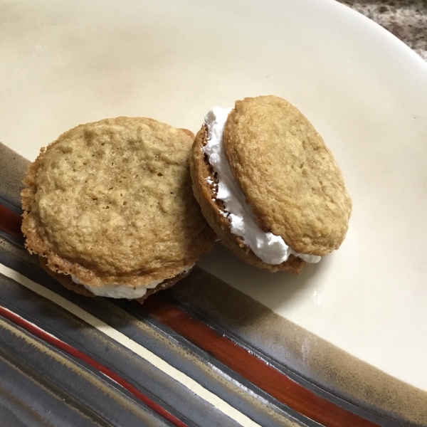 Oatmeal Cinnamon Cream Pies