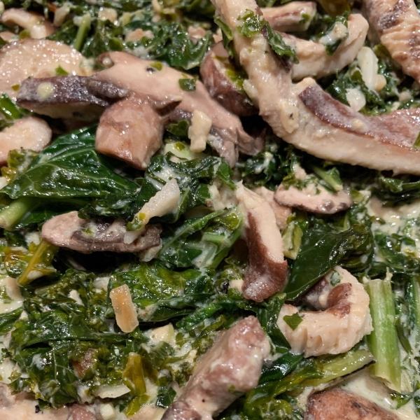 Delicious Creamed Kale With Mushrooms