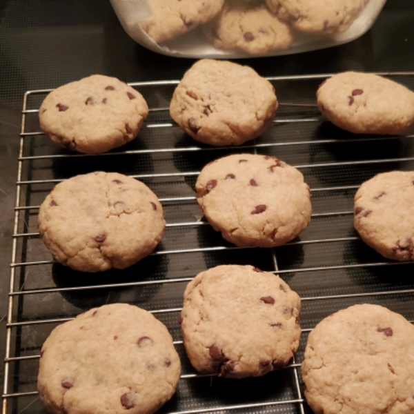 5-Ingredient Easy Chocolate Chip Cookies